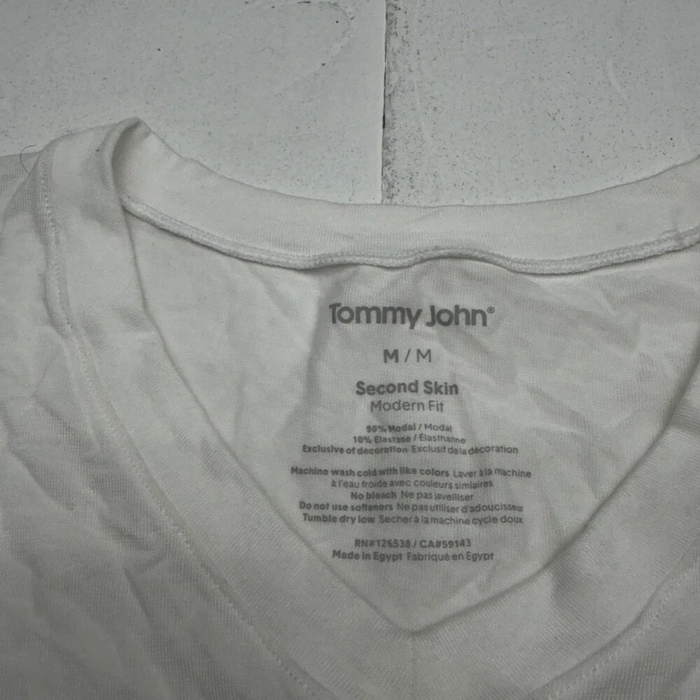 Tommy John Undershirt Mens Medium White Second Skin Modern Fit Modal Stretch